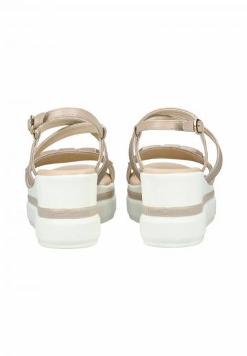 Босоножки на танкетке