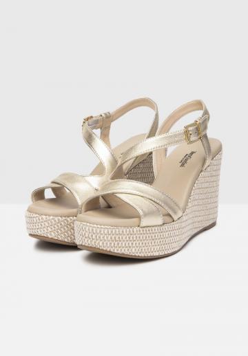 Босоножки на танкетке