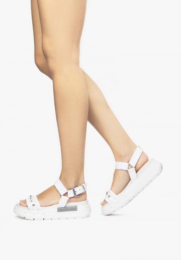 Босоножки на танкетке