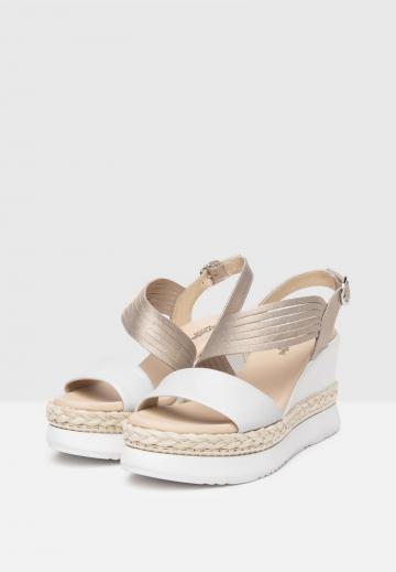 Босоножки на танкетке