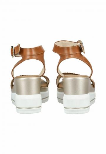 Босоножки на танкетке