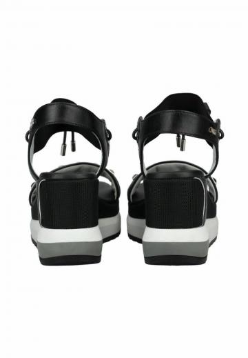 Босоножки на танкетке