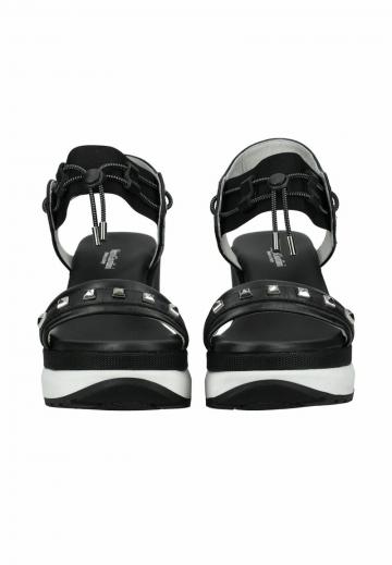 Босоножки на танкетке