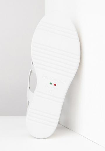 Босоножки на танкетке