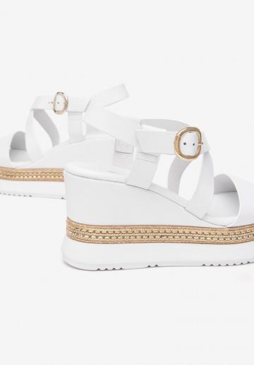 Босоножки на танкетке