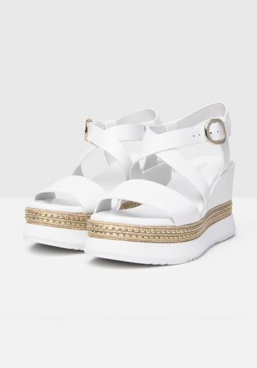 Босоножки на танкетке