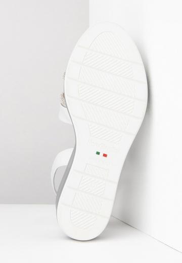 Босоножки на танкетке