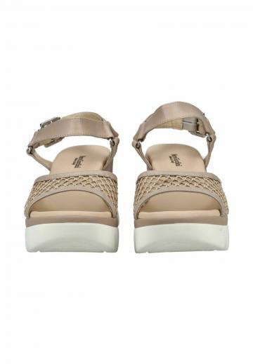 Босоножки на танкетке