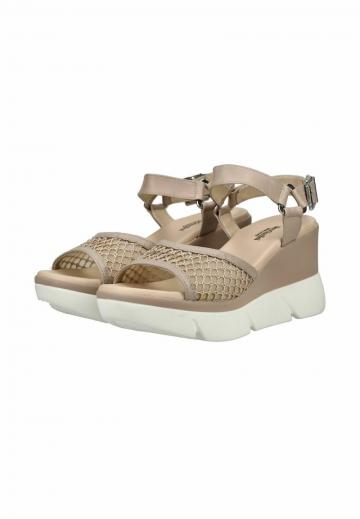 Босоножки на танкетке