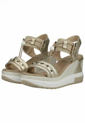 Босоножки на танкетке