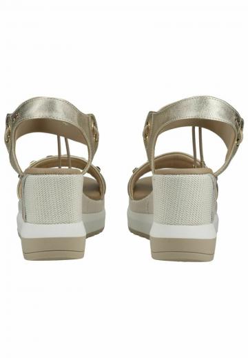 Босоножки на танкетке