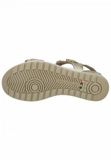 Босоножки на танкетке