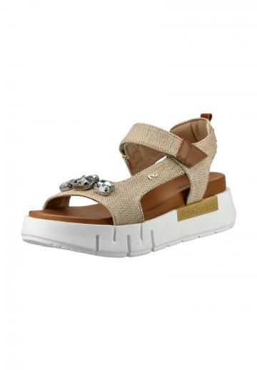 Босоножки на танкетке