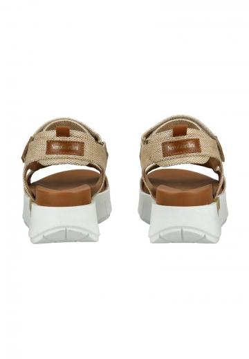 Босоножки на танкетке