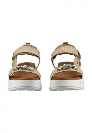 Босоножки на танкетке