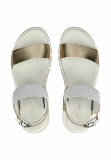 Босоножки на танкетке