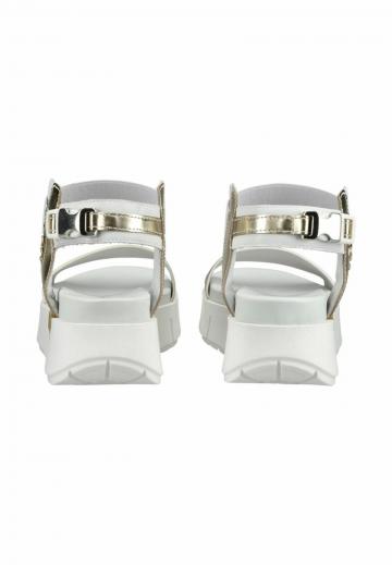 Босоножки на танкетке