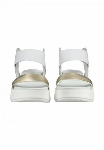 Босоножки на танкетке