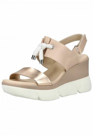 Босоножки на танкетке