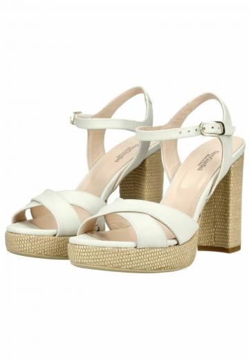 Туфли на высоком каблуке