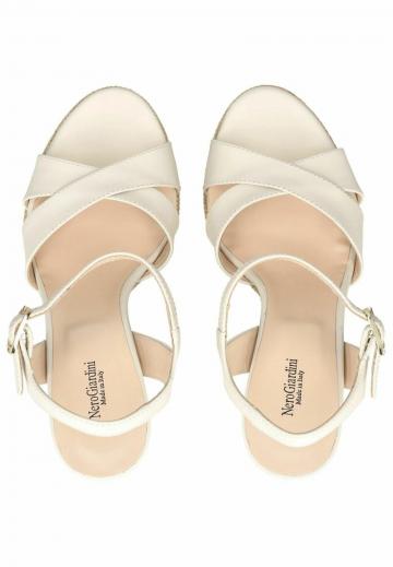 Туфли на высоком каблуке