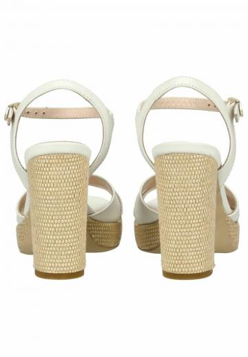 Туфли на высоком каблуке