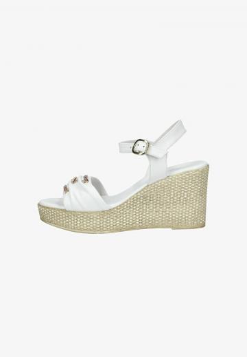 Босоножки на танкетке