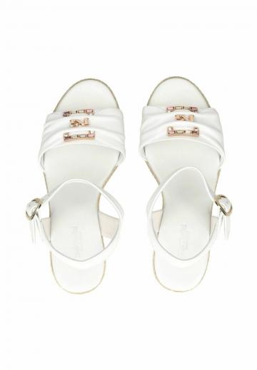 Босоножки на танкетке