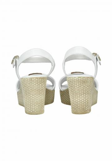 Босоножки на танкетке