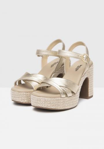 Босоножки на платформе