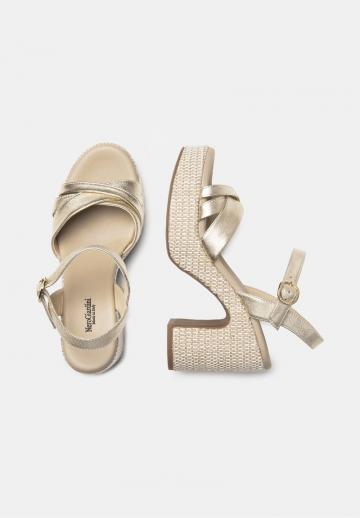 Босоножки на платформе