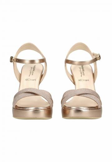 Босоножки на платформе