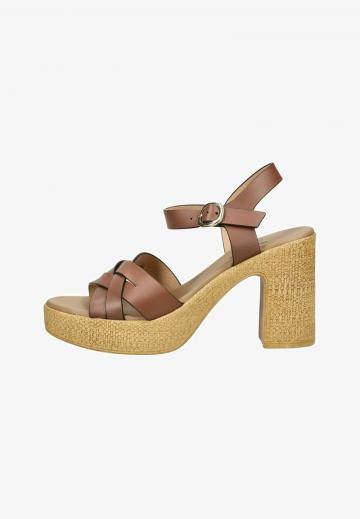 Босоножки на платформе