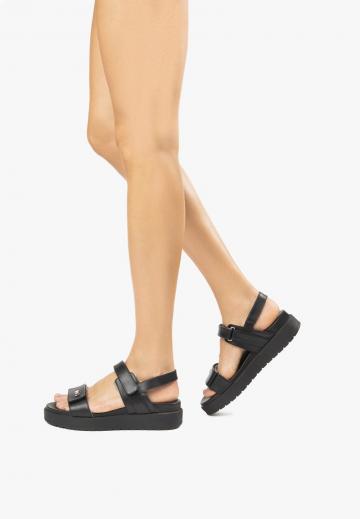 Босоножки на танкетке