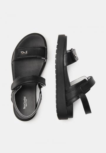 Босоножки на танкетке