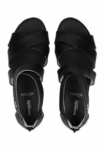 Босоножки на танкетке