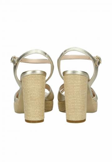 Босоножки на платформе