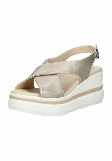 Босоножки на танкетке