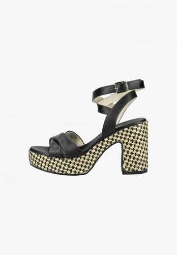 Босоножки на платформе