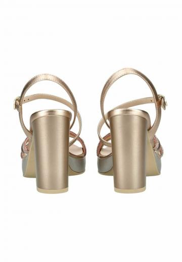 Босоножки на платформе