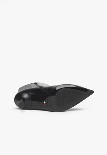 Высокие сапоги