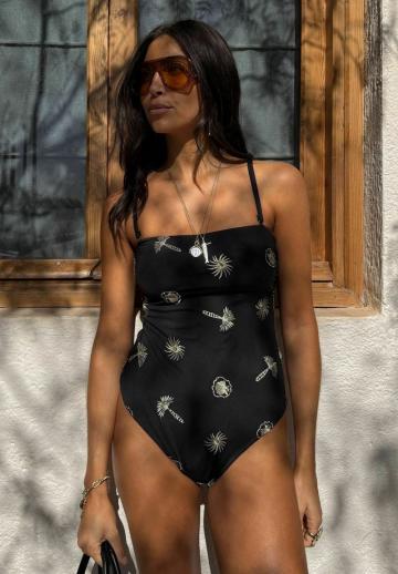 Слитный купальник