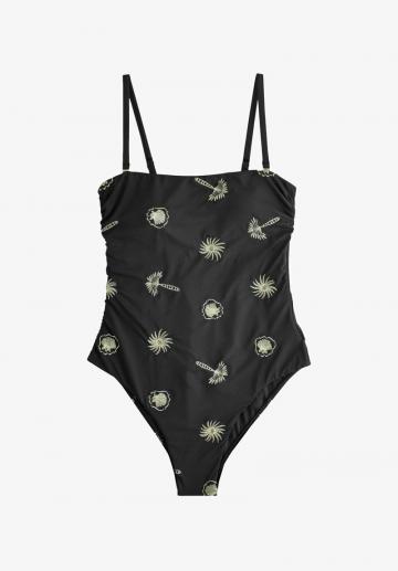 Слитный купальник