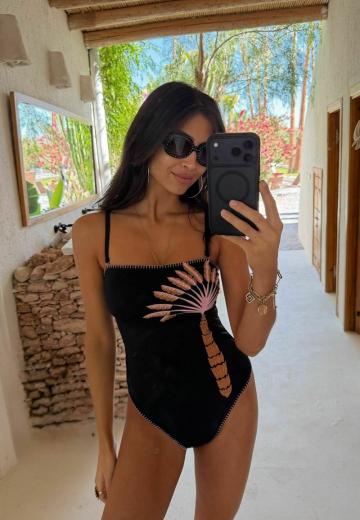 Платье без бретелек