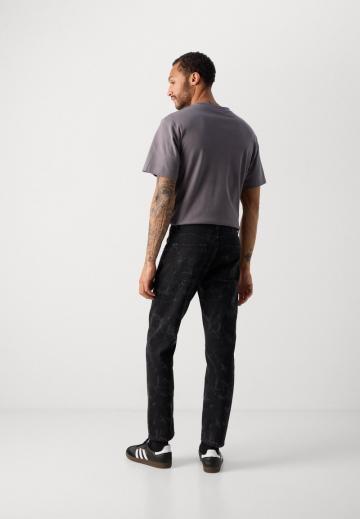 Узкие джинсы