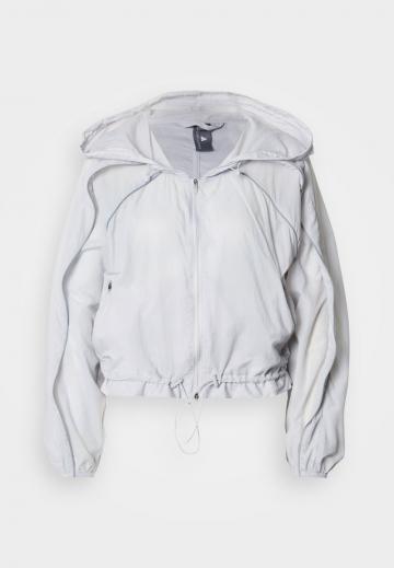 Спортивная куртка