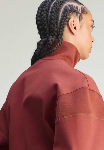 Спортивная толстовка