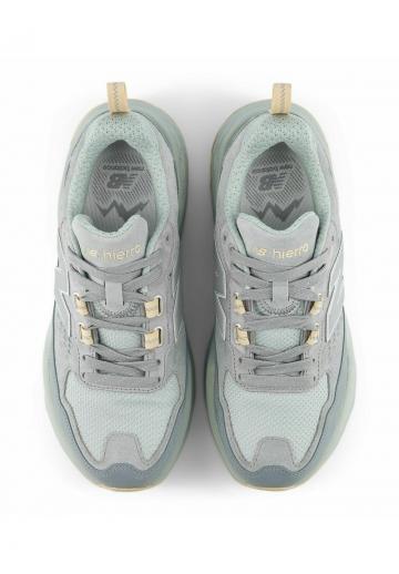 Походные ботинки