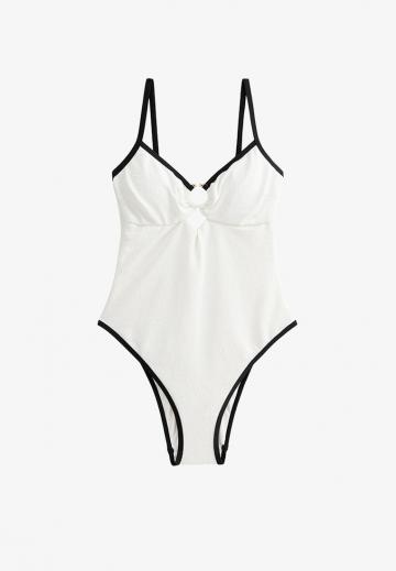 Слитный купальник