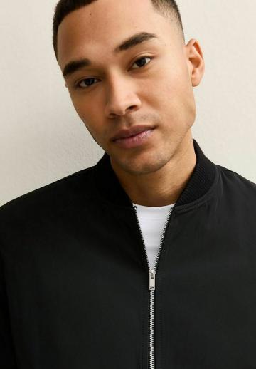 Куртка бомбер